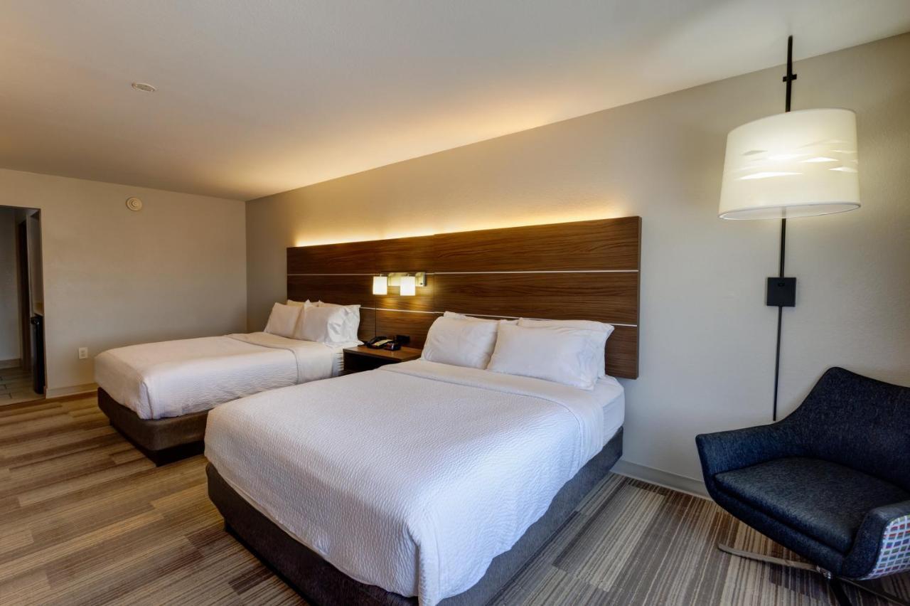 Holiday Inn Express Hotel & Suites Shelbyville By Ihg Exterior photo