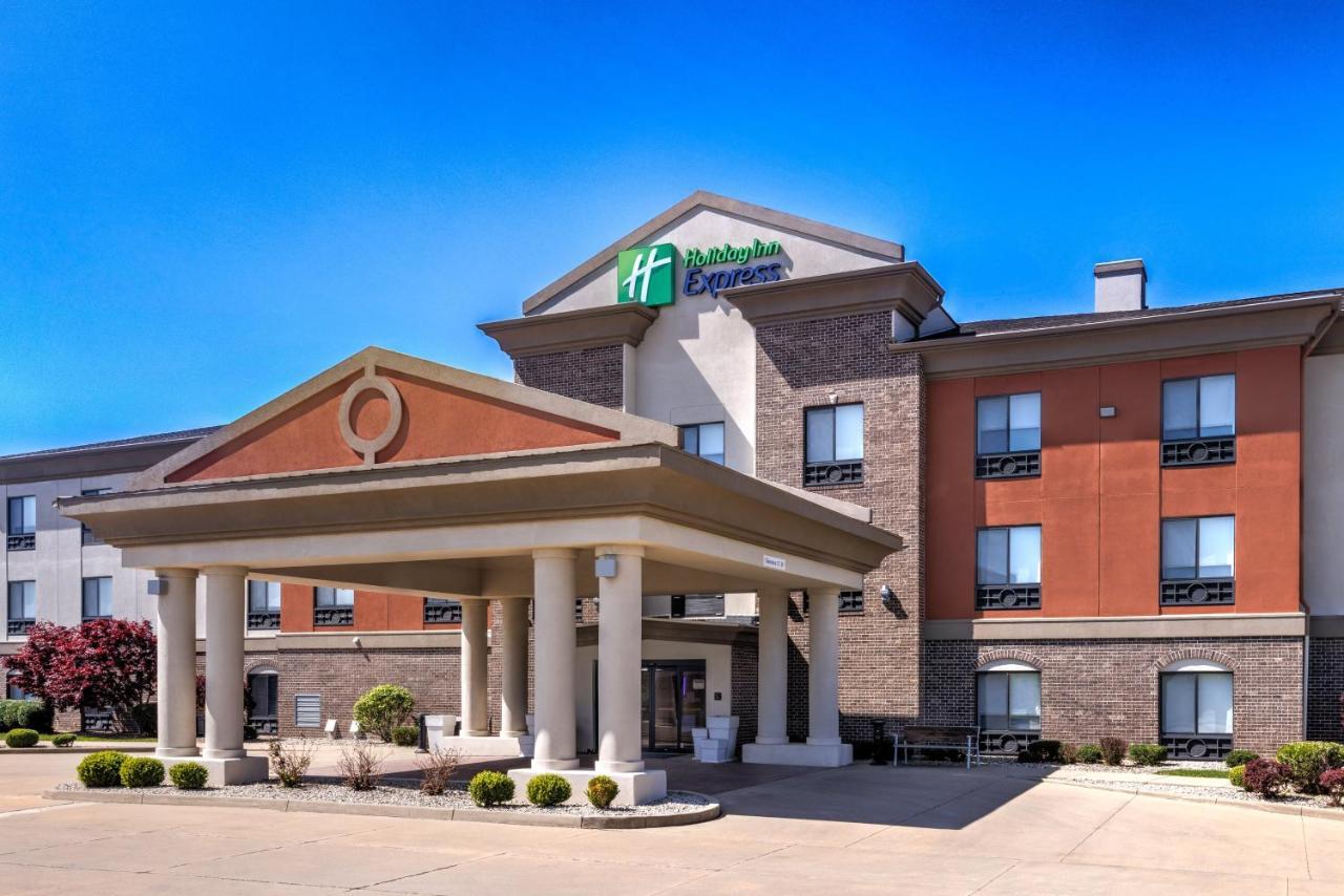 Holiday Inn Express Hotel & Suites Shelbyville By Ihg Exterior photo